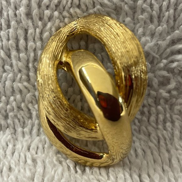 EUC Vintage 90's Napier 2-Tone Gold Earrings, Interlocking, Pierced Ears, 1" D - Picture 2 of 9